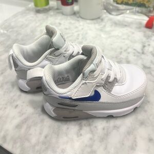 Nike White and Blue Sneakers with Cushioned Midsole